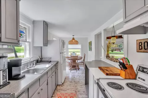Kitchen - 483 Flintside Dr, Cobb, GA 31735 photo 2 of 4