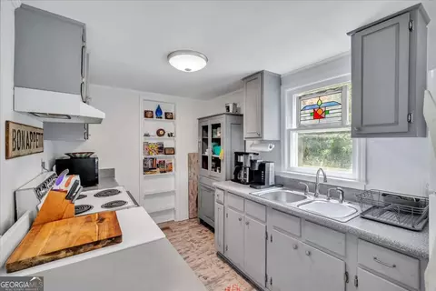 Kitchen - 483 Flintside Dr, Cobb, GA 31735 photo 3 of 4