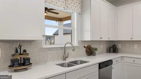 Kitchen - 1759 Goodwin Dr, Hampton, GA 30228 photo 6 of 7