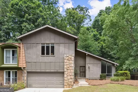 225 Lakeview Rdg W, Roswell, GA 30076