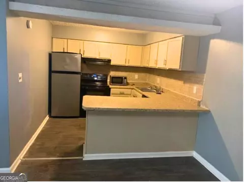 619 Camelot Dr, College Park, GA 30349