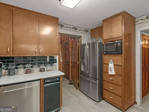 Kitchen - 2088 Gresham Rd, Zebulon, GA 30295 photo 6 of 6