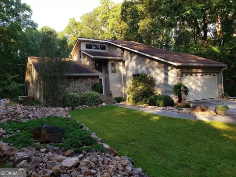 Exterior - 2088 Gresham Rd, Zebulon, GA 30295 photo 2 of 27