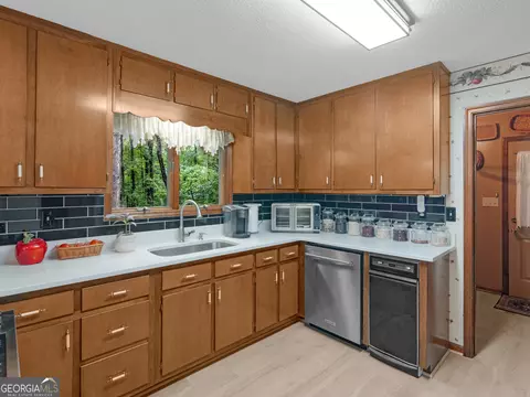 Kitchen - 2088 Gresham Rd, Zebulon, GA 30295 photo 3 of 6
