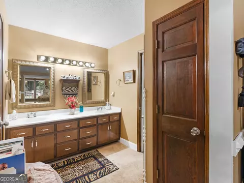 Bath - 2088 Gresham Rd, Zebulon, GA 30295 photo 2 of 7