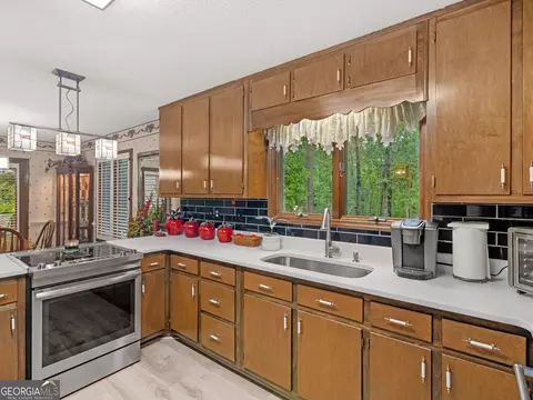 Kitchen - 2088 Gresham Rd, Zebulon, GA 30295 photo 4 of 6