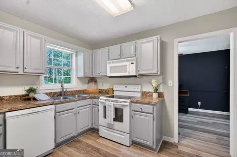 Kitchen - 106 Ivy Ct, Lagrange, GA 30241 photo 2 of 2