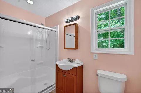 Bath - 106 Ivy Ct, Lagrange, GA 30241 photo 2 of 6