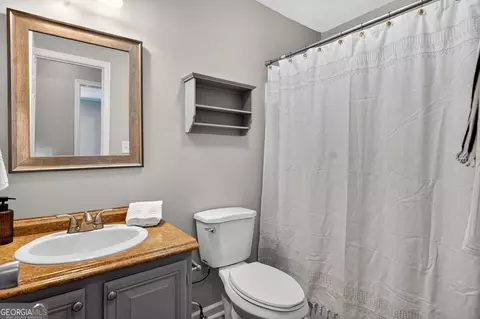 Bath - 106 Ivy Ct, Lagrange, GA 30241 photo 3 of 6