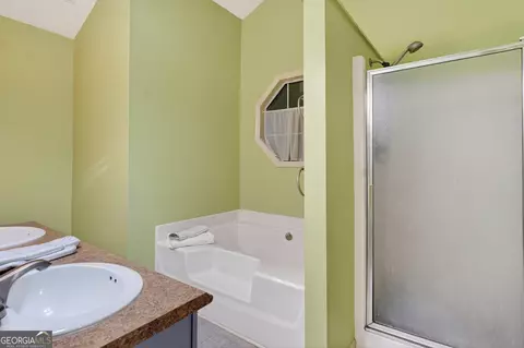 Bath - 106 Ivy Ct, Lagrange, GA 30241 photo 4 of 6