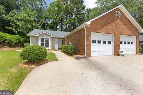 195 Garden Ct, Fayetteville, GA 30215