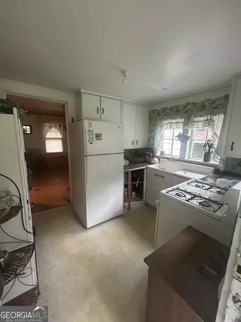 Kitchen - 23 Oak St, Hampton, GA 30228 photo 1 of 1