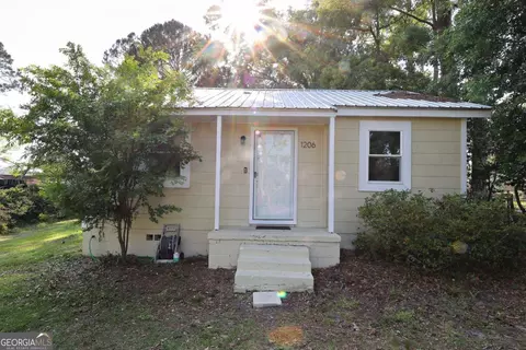 1206 Mcarthur Dr, Valdosta, GA 31601
