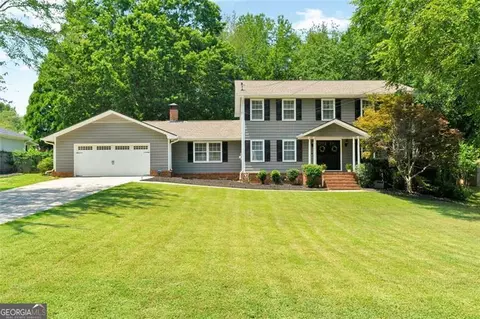 2580 Fleur De Lis Pl, Dunwoody, GA 30360