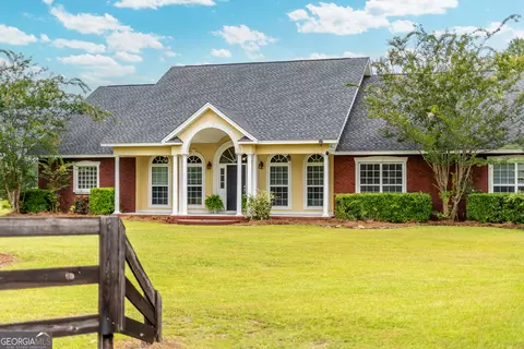 563 Bennett Rd, Waycross, GA 31503