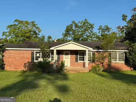 66 Hinson St, Hahira, GA 31632