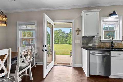 Entry Way - 131 Jandale Dr, Lagrange, GA 30241 photo 3 of 3