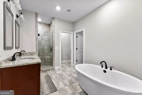 Bath - 131 Jandale Dr, Lagrange, GA 30241 photo 4 of 5