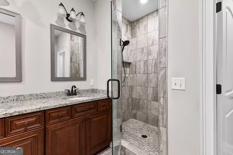 Bath - 131 Jandale Dr, Lagrange, GA 30241 photo 3 of 5