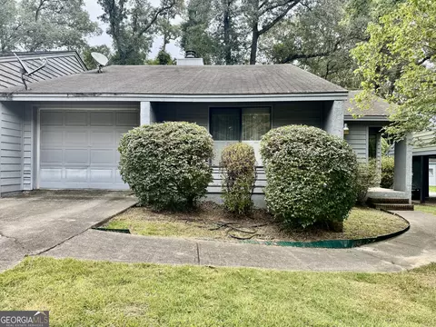 116 Lake Pointe Dr, Warner Robins, GA 31088