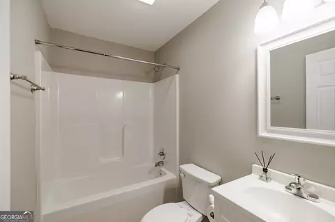Bath - 103 Three Rivers Ct, Hull, GA 30646 photo 4 of 4