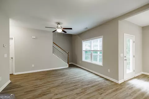 Living - 103 Three Rivers Ct, Hull, GA 30646 photo 3 of 4