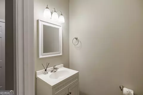 Bath - 103 Three Rivers Ct, Hull, GA 30646 photo 1 of 4