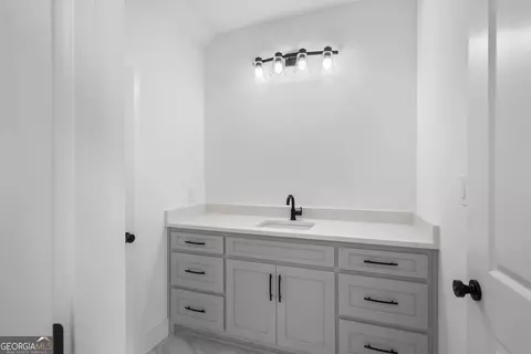 Bath - 110 Forest Overlook Dr, Forsyth, GA 31029 photo 3 of 3