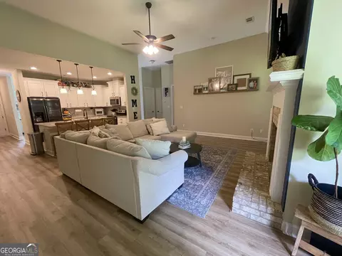 Living - 122 Silverside Dr, Perry, GA 31069 photo 1 of 1