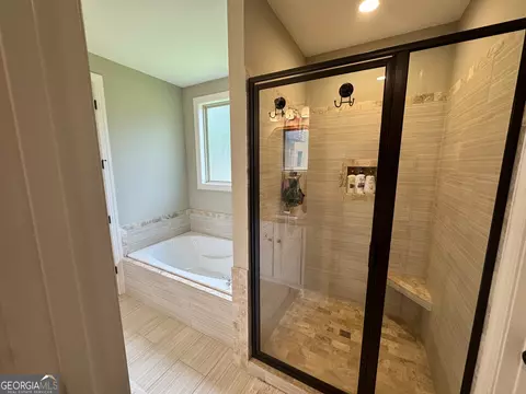 Bath - 122 Silverside Dr, Perry, GA 31069 photo 2 of 4
