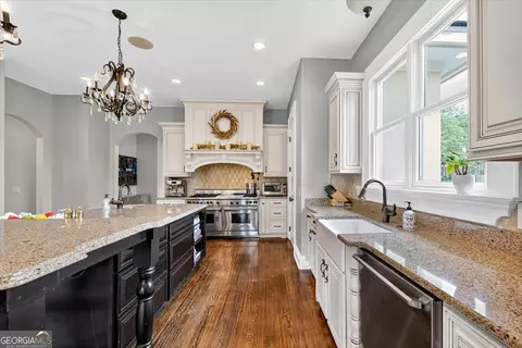 Kitchen - 1011 Eagle Feather Trl, Perry, GA 31069 photo 2 of 4