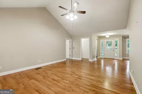 Living - 128 Crest Winds Dr, Clarkesville, GA 30523 photo 3 of 6