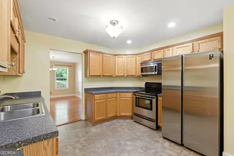 Kitchen - 128 Crest Winds Dr, Clarkesville, GA 30523 photo 2 of 4