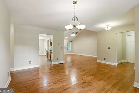 Living - 128 Crest Winds Dr, Clarkesville, GA 30523 photo 4 of 6