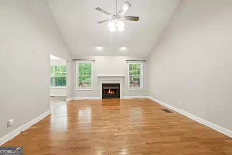 Living - 128 Crest Winds Dr, Clarkesville, GA 30523 photo 2 of 6