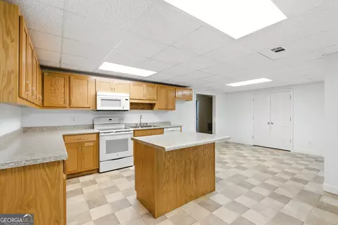 Kitchen - 128 Crest Winds Dr, Clarkesville, GA 30523 photo 4 of 4