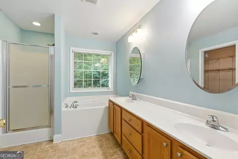 Bath - 128 Crest Winds Dr, Clarkesville, GA 30523 photo 1 of 5