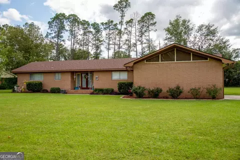 12 Clifton Rd, Baxley, GA 31513