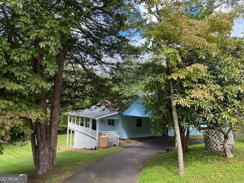 55 Chatuge Hills Dr, Hayesville, NC 28904