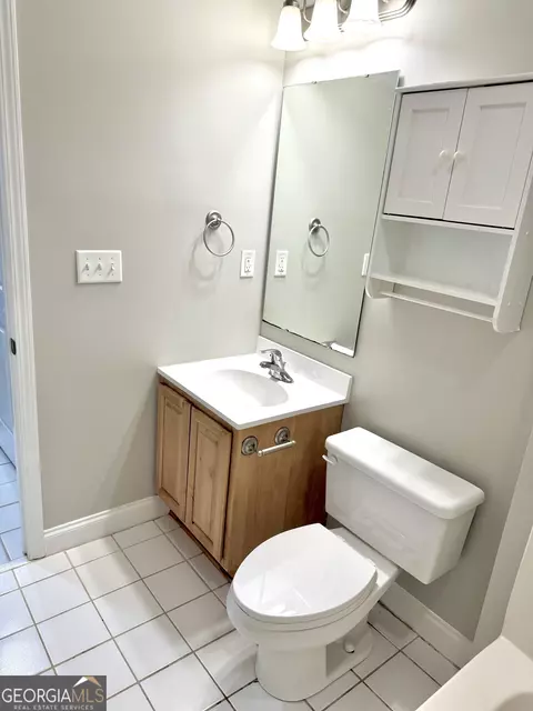 Bath - 518 S Lee St, Lagrange, GA 30240 photo 4 of 4