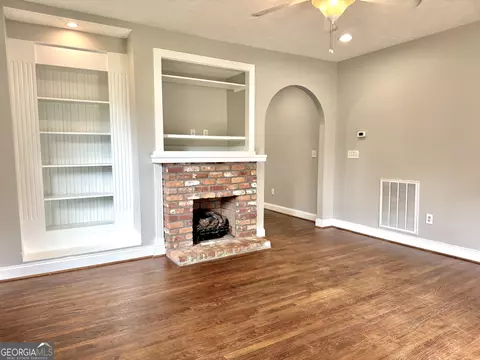 Living - 518 S Lee St, Lagrange, GA 30240 photo 3 of 9
