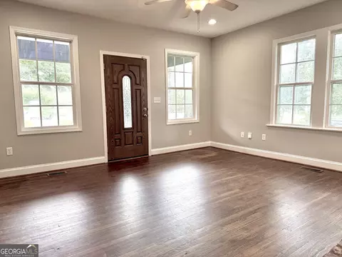 Living - 518 S Lee St, Lagrange, GA 30240 photo 2 of 9