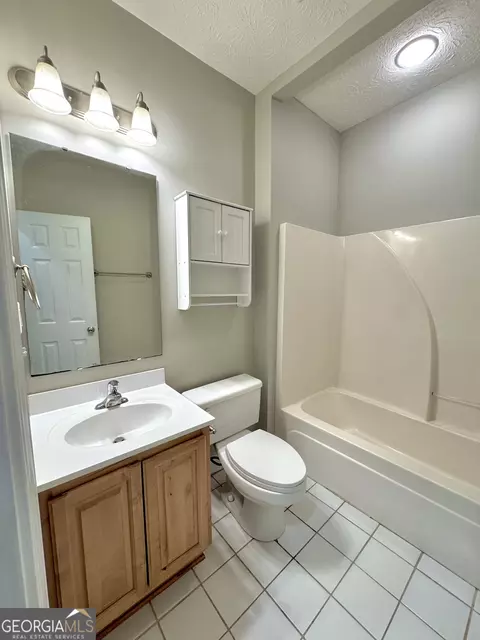 Bath - 518 S Lee St, Lagrange, GA 30240 photo 3 of 4