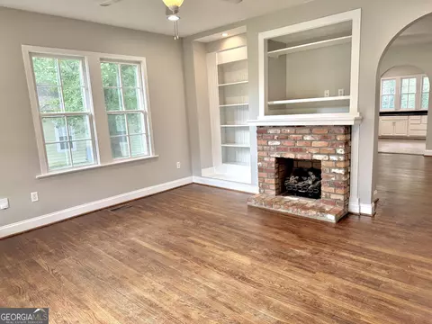 Living - 518 S Lee St, Lagrange, GA 30240 photo 4 of 9