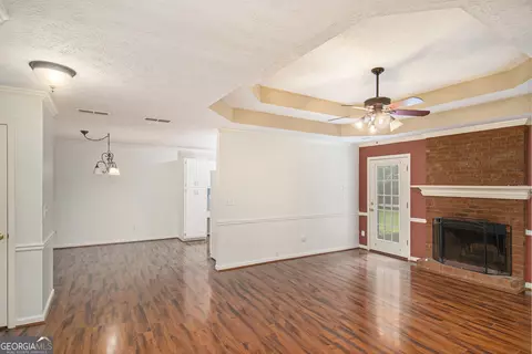 Living - 340 Radcliffe Trce, Covington, GA 30016 photo 3 of 5