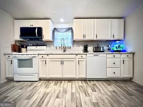 Kitchen - 717 Brower Ct, Dublin, GA 31021 photo 1 of 8