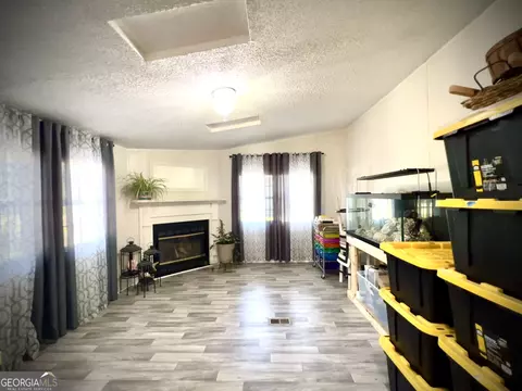 Living - 717 Brower Ct, Dublin, GA 31021 photo 3 of 4
