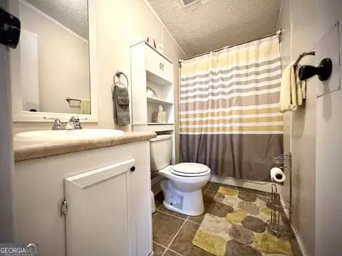 Bath - 717 Brower Ct, Dublin, GA 31021 photo 2 of 2