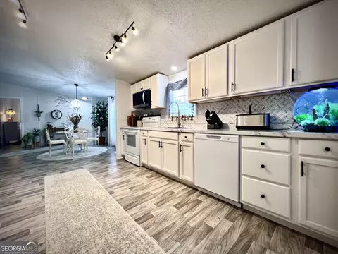 Kitchen - 717 Brower Ct, Dublin, GA 31021 photo 4 of 8