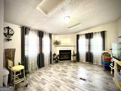 Living - 717 Brower Ct, Dublin, GA 31021 photo 4 of 4